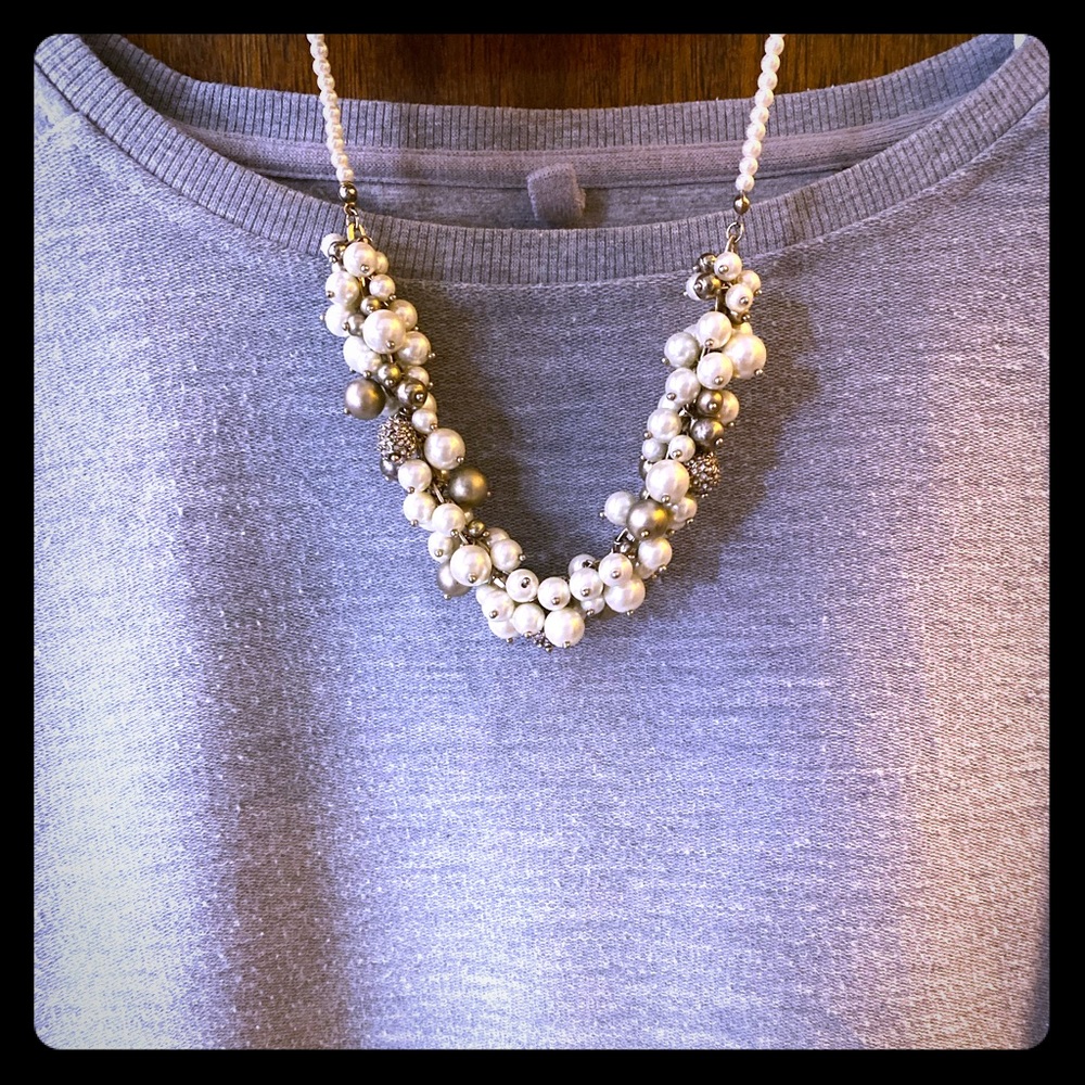 Chunky pearl necklace